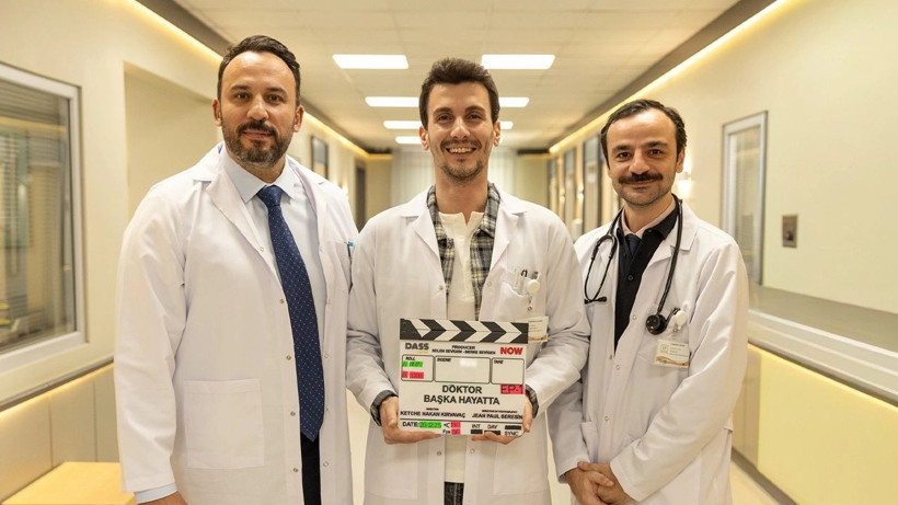 Doktor Başka Hayatta dizisi finalsiz bitiyor: İşte İbrahim Çelikkol ve Sıla Türkoğlu’nu veda ettiren karar - Resim: 3