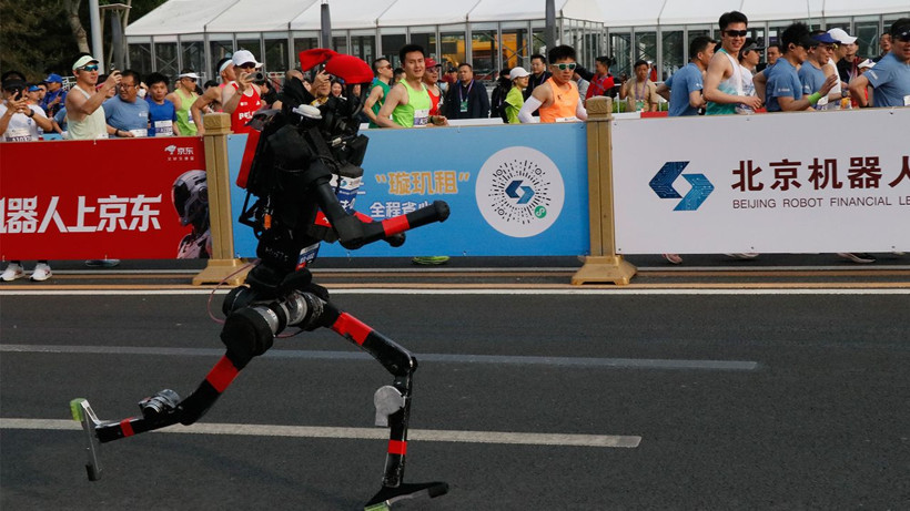 İnsansı robot dünya rekoru kırdı: Dünyanın en iyi atletine 7 dakika fark attı - Resim: 6
