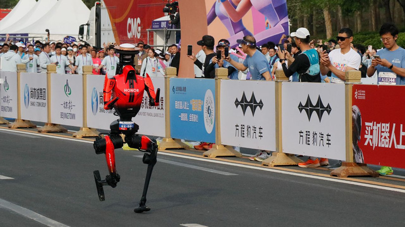 İnsansı robot dünya rekoru kırdı: Dünyanın en iyi atletine 7 dakika fark attı - Resim: 5
