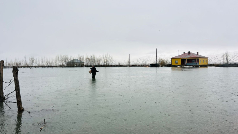 Hakkari'de sağanak yağış: 3 mahalle ve 1 köyü su bastı - Resim: 3
