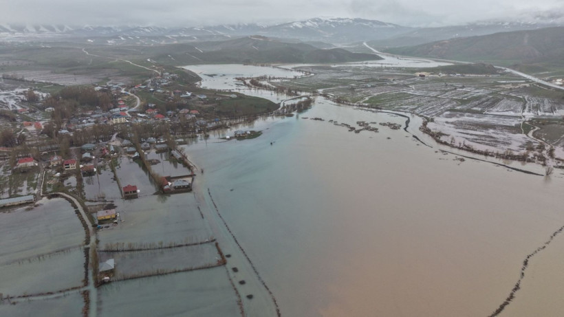Hakkari'de sağanak yağış: 3 mahalle ve 1 köyü su bastı - Resim: 7