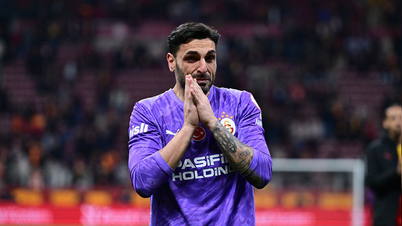 Galatasaray taraftarının ıslıkladığı Günay sahada gözyaşlarını tutamadı - Resim : 2