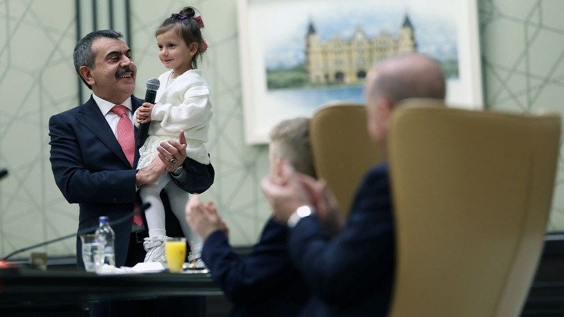 23 Nisan’da Erdoğan’ın huzurunda bu şiir okutuldu: Siyasi yasak gerekçesi olmuştu - Resim: 9