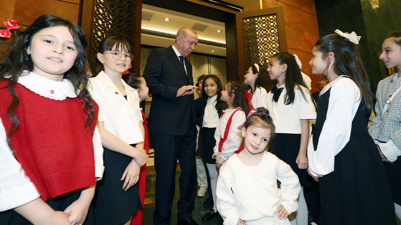 23 Nisan’da Erdoğan’ın huzurunda bu şiir okutuldu: Siyasi yasak gerekçesi olmuştu - Resim: 7