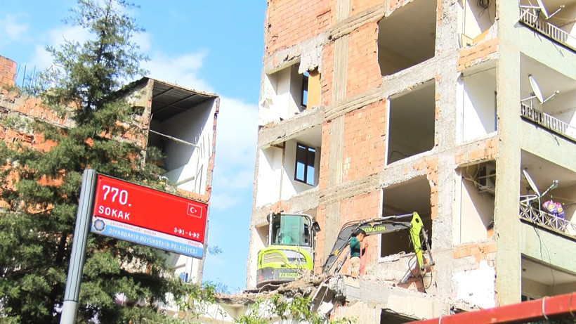 Skandalın perdesi yıkımla aralandı: Güler misin ağlar mısın? - Resim: 10