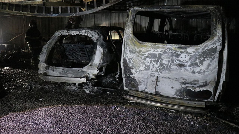 Mahalle yanarken derbiyi izlediler - Resim: 4