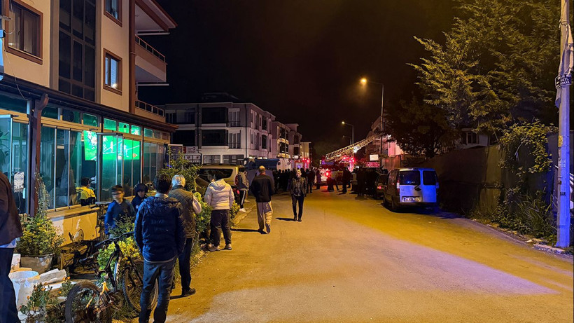 Mahalle yanarken derbiyi izlediler - Resim: 3