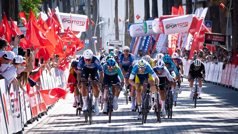 61. Cumhurbaşkanlığı Türkiye Bisiklet Turu'nun ikinci etabını da Tom Crabbe kazandı - Resim: 3