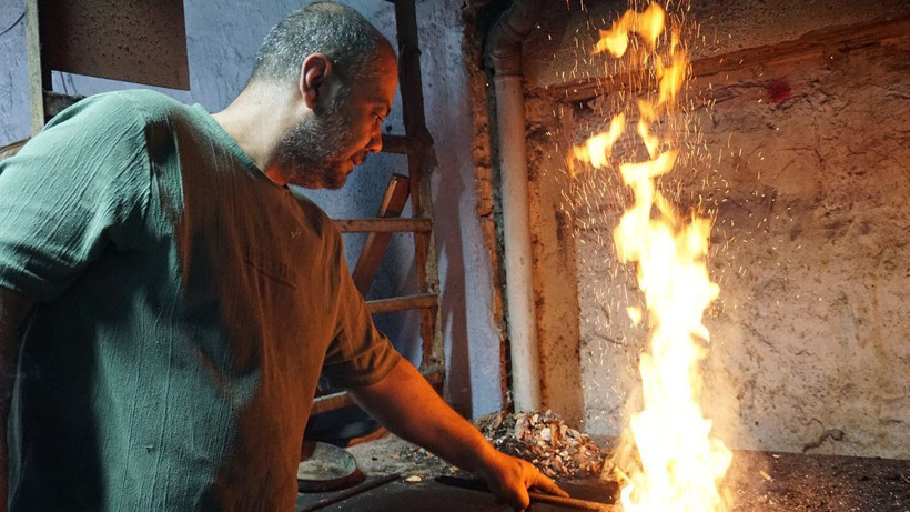 Sandıklarda saklanan miras geri dönüyor: Bu dükkan kapandığında bir devir kapanacak - Resim: 8