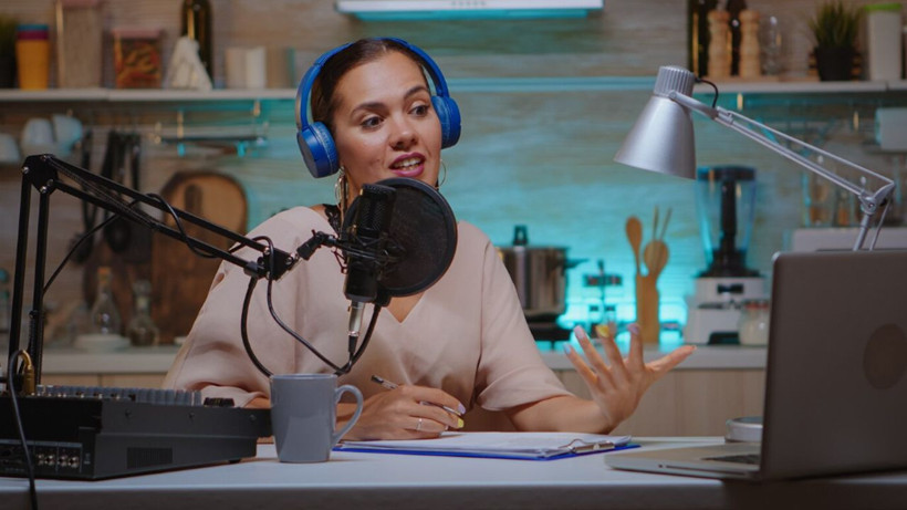 Diksiyonunuz güzelse en büyük aday sizsiniz: İşte 2026'nın en gizli para basan o mesleği - Resim: 2