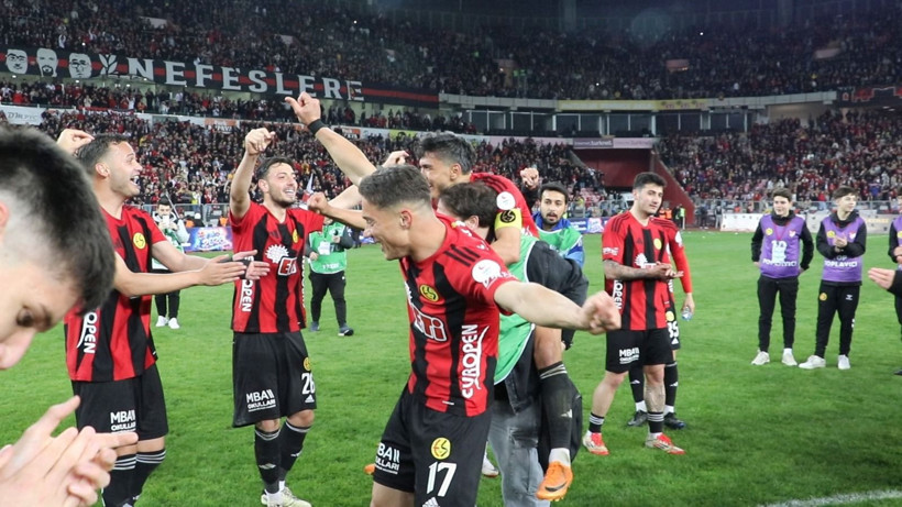 Türk futbolunun efsanesinden muhteşem geri dönüş: Yarı finaldeki rakibi belli oldu - Resim: 8