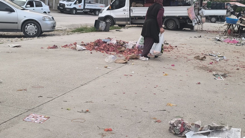 Vatandaş yerdeki sebze ve meyveleri topladı: Bu mu Türkiye Yüzyılı? - Resim: 5