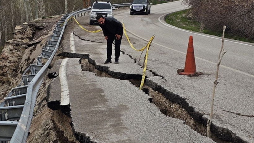 O güzergahta yol adeta ikiye bölündü - Resim: 10