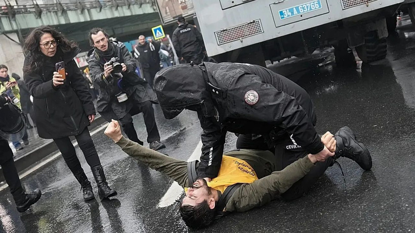 Emekçiye 1 Mayıs eziyeti: Gözaltılar, gaz ve kapalı yollar - Resim: 9