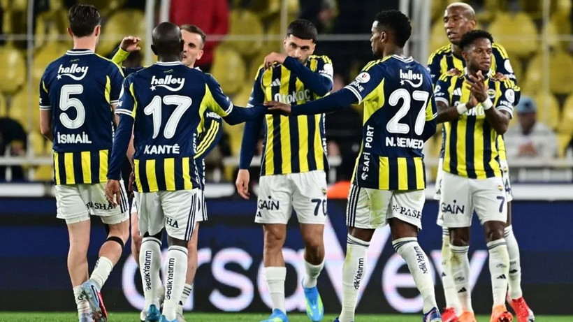 Ronaldo Fenerbahçe'yi büyük bir yükten kurtaracak: Taraftarı mutlu eden gelişme - Resim: 3