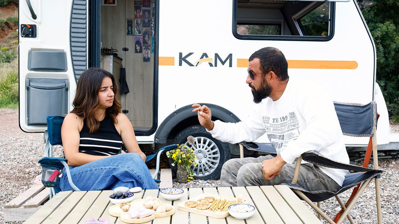 Kurumsal hayata el salladılar... Karavanlı çılgın aile - Resim: 5