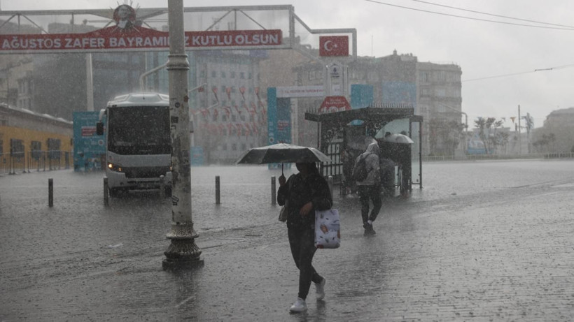 Meteoroloji tarih vererek vatandaşları uyardı: Bahar güneşi yerini gökgürültülü sağanak yağışa bırakıyor - Resim: 9