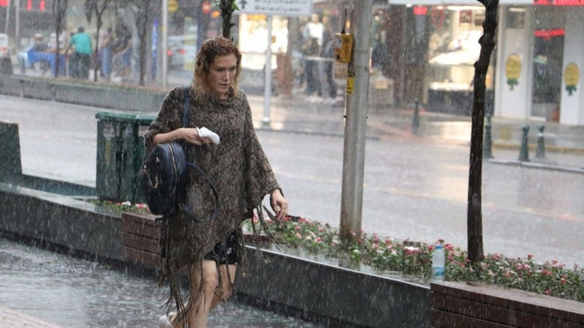 Meteoroloji hafta sonu plan yapanları uyardı: Bu bölgelere gök gürültülü sağanak geliyor - Resim: 14
