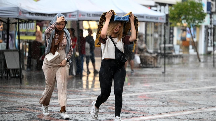 Meteoroloji hafta sonu plan yapanları uyardı: Bu bölgelere gök gürültülü sağanak geliyor - Resim: 12