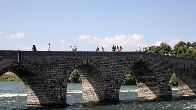 Altın efsanesi yıkım getirdi: Asırlık köprü definecilerin hedefinde - Resim: 8