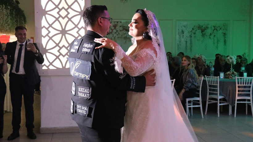 Sponsorlar damatlığa dizildi masraflar eridi: Reklam panosu damat - Resim: 1