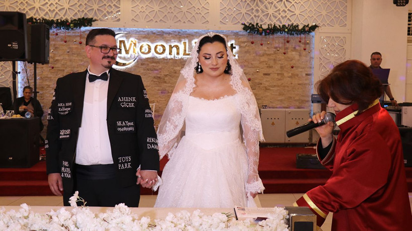 Sponsorlar damatlığa dizildi masraflar eridi: Reklam panosu damat - Resim: 10