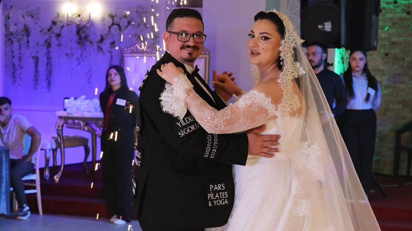 Sponsorlar damatlığa dizildi masraflar eridi: Reklam panosu damat - Resim: 11