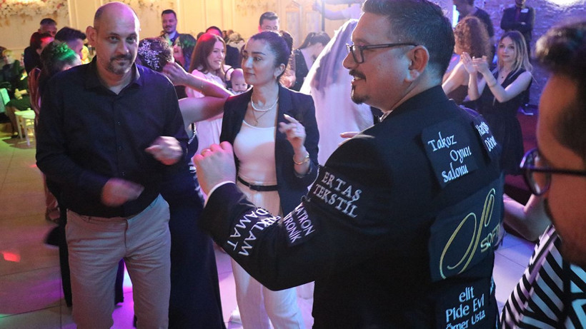 Sponsorlar damatlığa dizildi masraflar eridi: Reklam panosu damat - Resim: 12