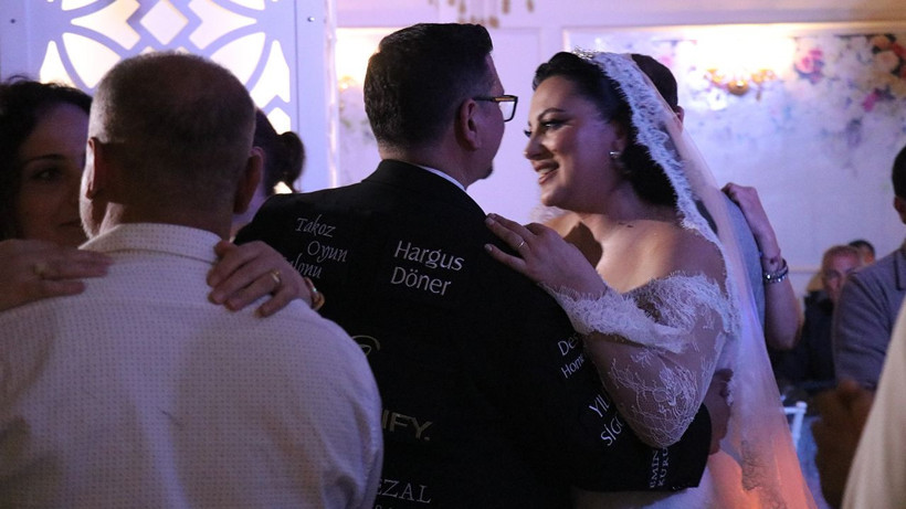 Sponsorlar damatlığa dizildi masraflar eridi: Reklam panosu damat - Resim: 2
