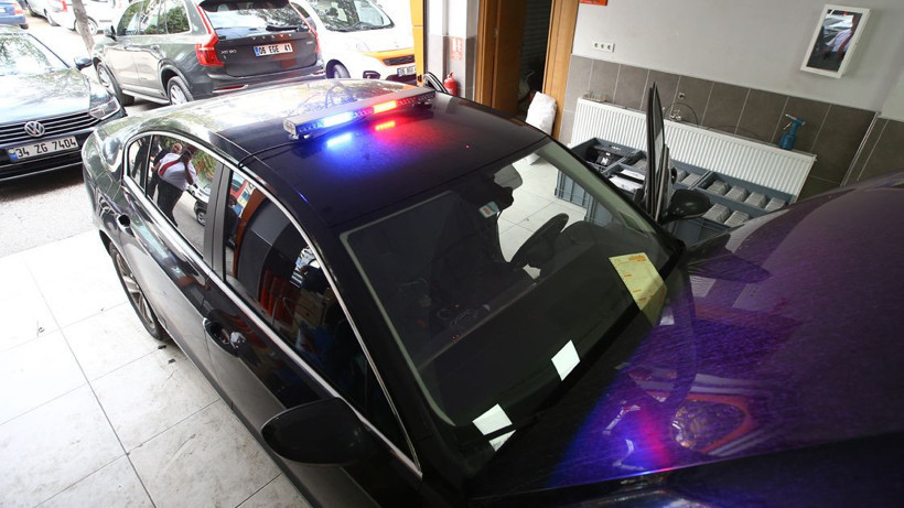 Sosyal medyada paylaştı: Çakarlı araç şovu pahalıya patladı - Resim: 2