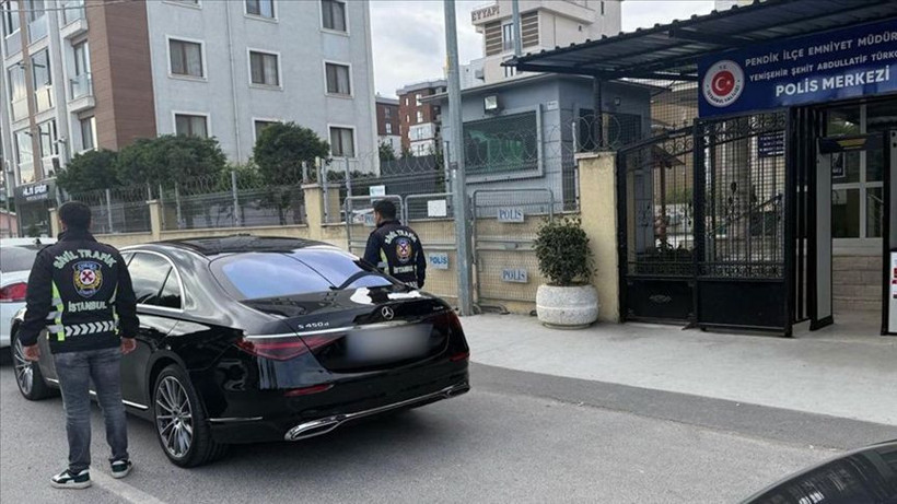 Sosyal medyada paylaştı: Çakarlı araç şovu pahalıya patladı - Resim: 4