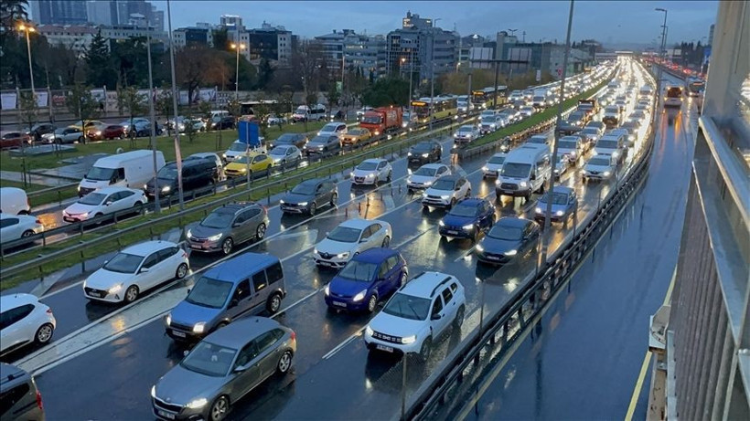 Ehliyet yenilemede yeni dönem: 65 yaş üstüne sıkı takip geliyor artık 3 yılda bir rapor şart - Resim: 2