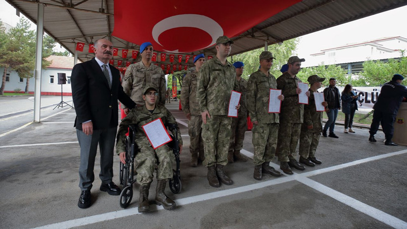 Üniformayı giyip yemin ettiler: Engelli gençlerin askerlik hayali gerçek oldu - Resim: 11