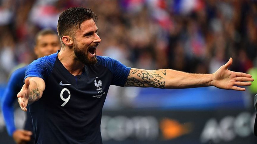Ne yaptın sen Enes Çelik? Bursaspor'da Giroud ve Tavares ile transfer görüşmesi - Resim: 8