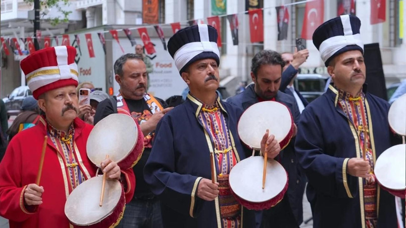 ABD’de Türk bayrağı gururu: New York’ta Türk Günü yürüyüşü öncesi büyük heyecan - Resim: 3