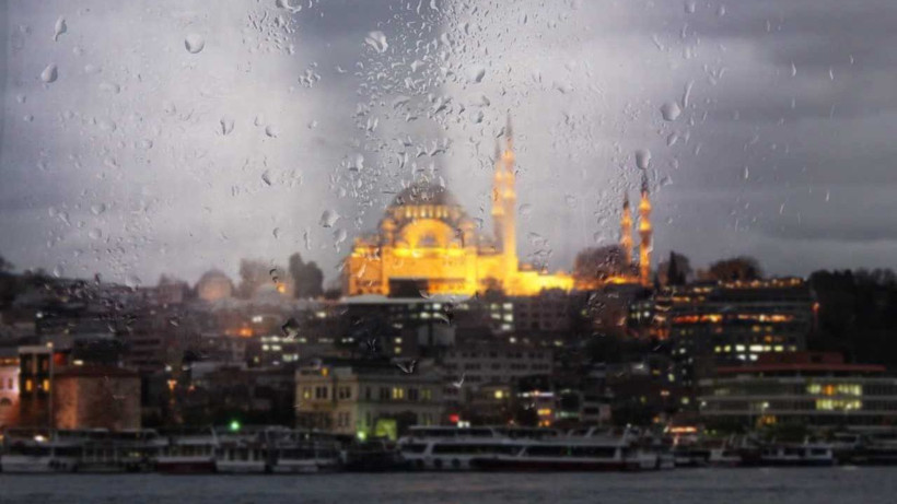 Meteoroloji, Valilik ve AKOM peş peşe uyardı: İstanbul’da sağanak yağış şiddetleniyor - Resim: 4