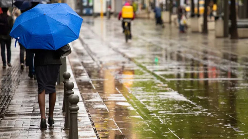 Meteoroloji, Valilik ve AKOM peş peşe uyardı: İstanbul’da sağanak yağış şiddetleniyor - Resim: 1