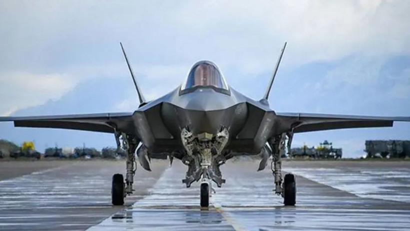 F-35 skandalı büyüyor: İngiltere’nin yeni savaş uçakları ilk uçuşta arıza verdi - Resim: 4