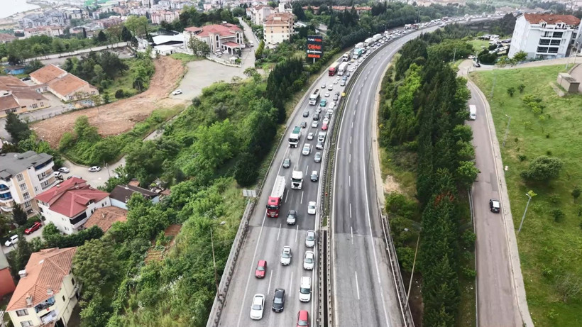 Trakya yönü de Anadolu geçişi de kilit: Sürücüler iki yakada da adım adım ilerliyor - Resim: 1