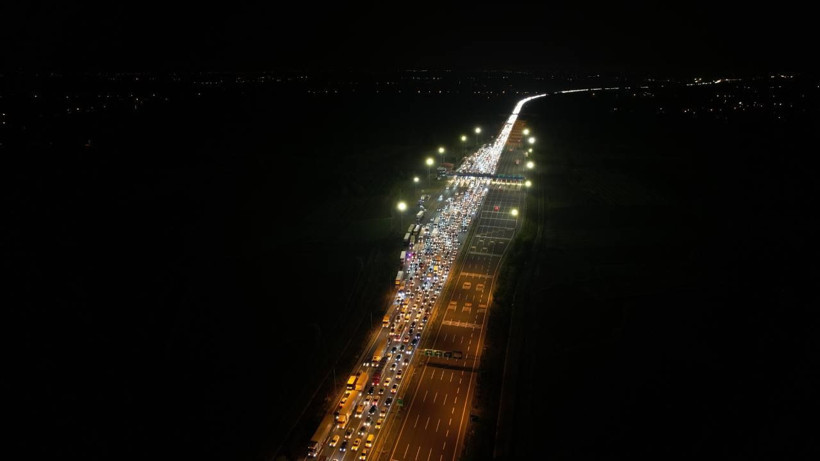 Bayram trafiği erken başladı: Otoyollarda kilometrelerce araç kuyruğu - Resim: 9