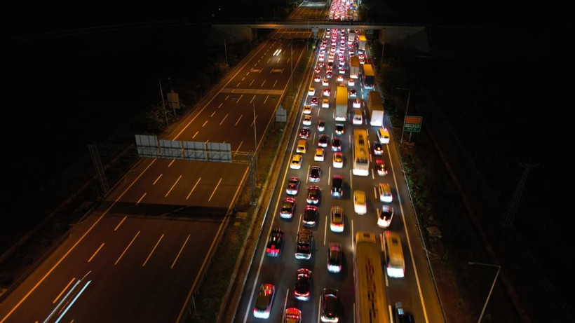 Bayram trafiği erken başladı: Otoyollarda kilometrelerce araç kuyruğu - Resim: 2
