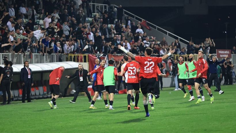 37 yıl sonra veda etmişlerdi... İsmail Yüksek'in eski kulübü 3. Lig'e geri döndü - Resim: 1