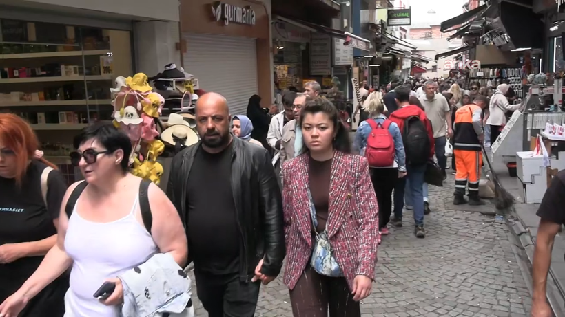 Mahmutpaşa’da bayram öncesi yaprak kıpırdamıyor: 'Ne alıcı var ne satıcı, eski tat yok' - Resim : 3
