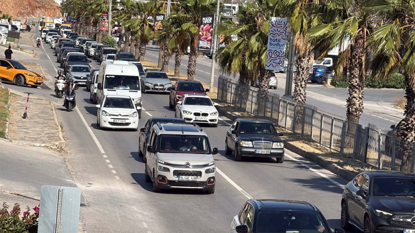Tatilciler Bodrum yollarını doldurdu: Bayram hareketliliği zirveye çıktı - Resim: 2