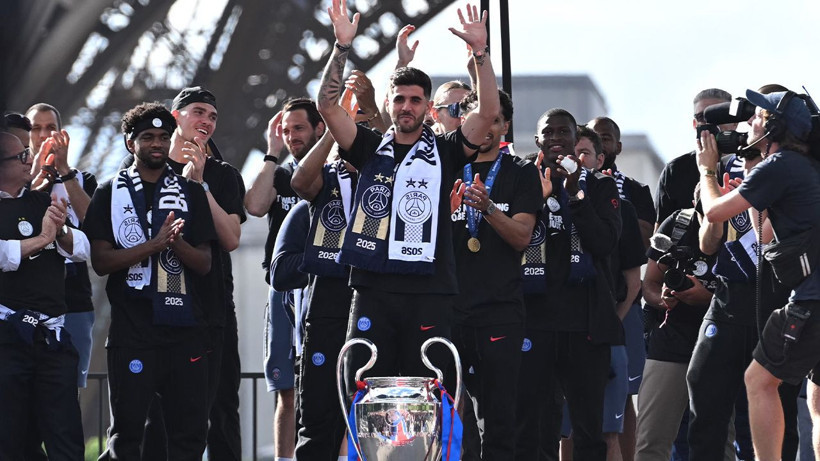 PSG Şampiyonlar Ligi zaferini Eyfel Kulesi önünde kutladı - Resim: 2