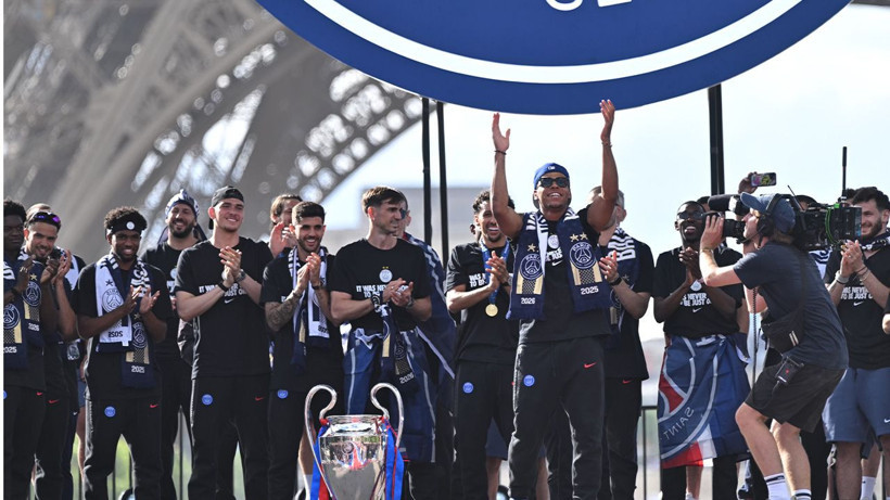 PSG Şampiyonlar Ligi zaferini Eyfel Kulesi önünde kutladı - Resim: 7