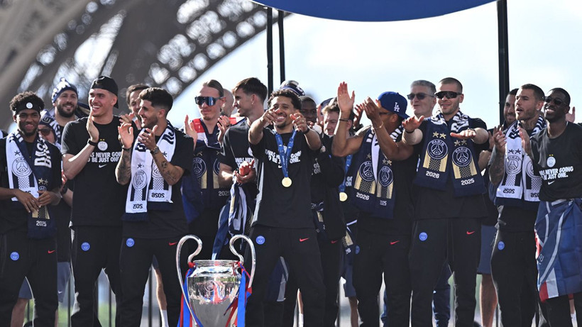 PSG Şampiyonlar Ligi zaferini Eyfel Kulesi önünde kutladı - Resim: 3