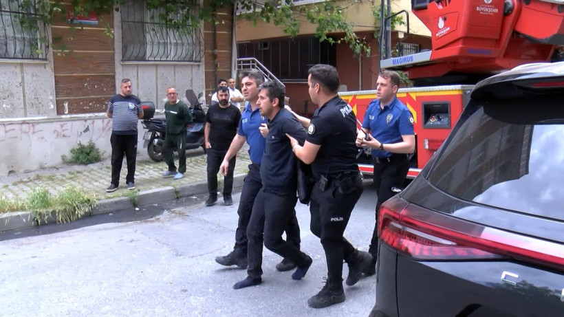 Polis balkondan girdi: Annesine dehşeti yaşatan evlat yakalandı - Resim: 10