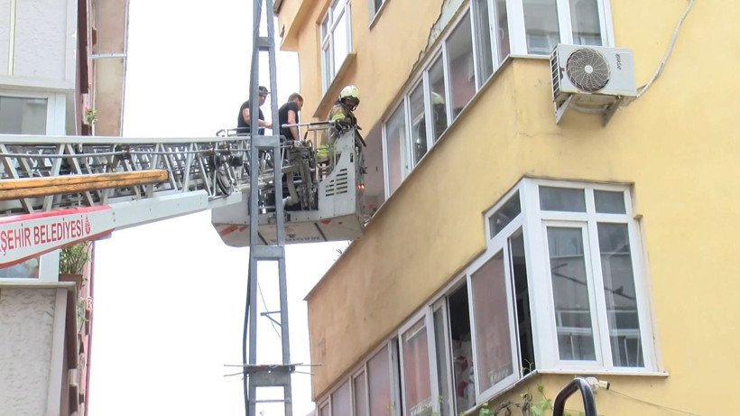 Polis balkondan girdi: Annesine dehşeti yaşatan evlat yakalandı - Resim: 3