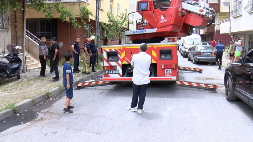 Polis balkondan girdi: Annesine dehşeti yaşatan evlat yakalandı - Resim: 8